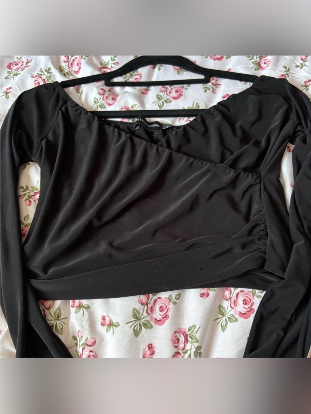 2/$25💌Black Women's Ruched Top - Brand: Unknown